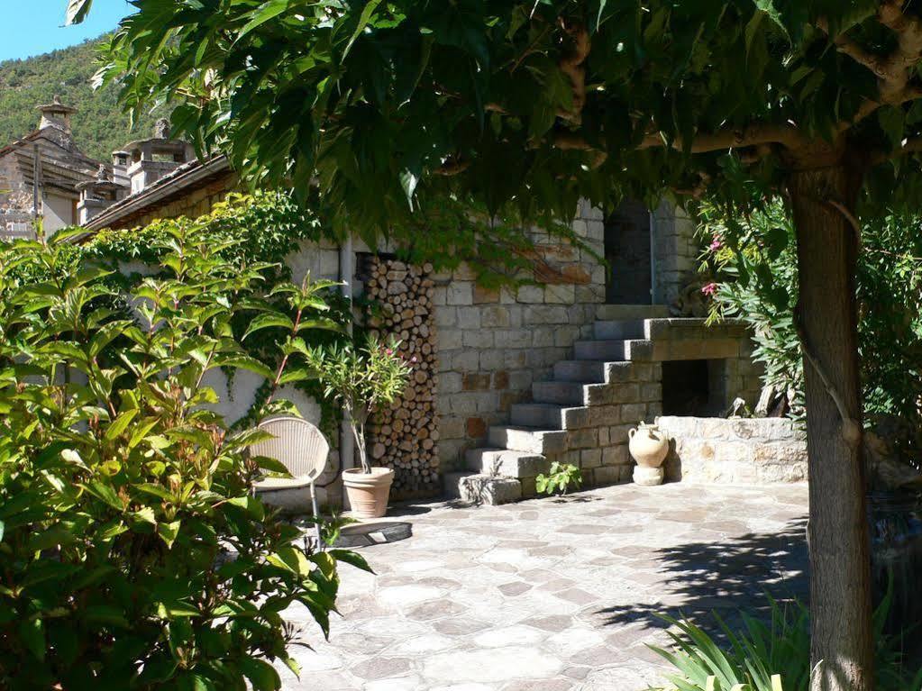 Ermitage De Peyreleau Bed and Breakfast Exteriör bild