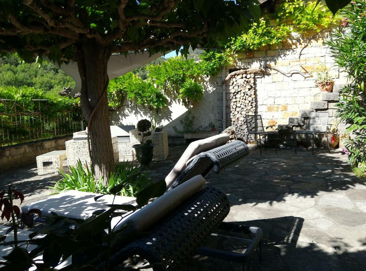 Ermitage De Peyreleau Bed and Breakfast Exteriör bild